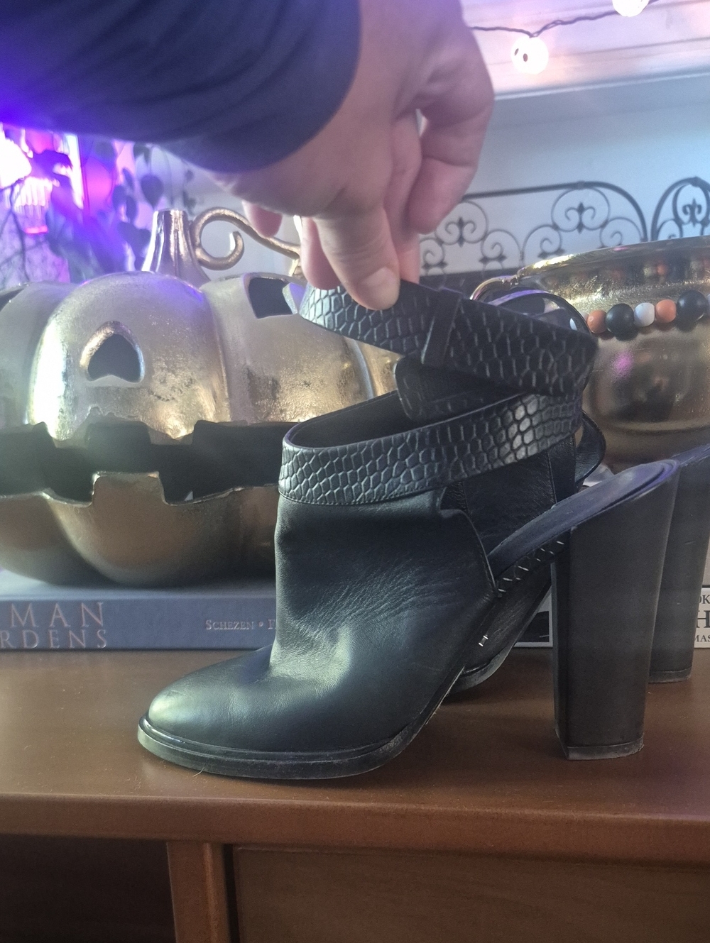 kenneth colw booties